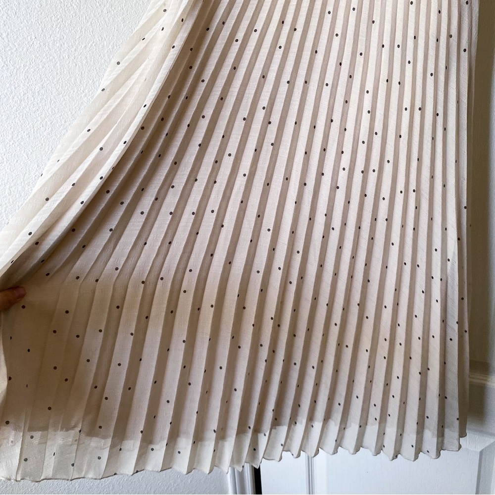 SOLD ON CURTSY - Picture 3 of 10